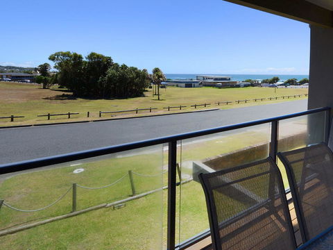 2 Cliff Road - Geraldton Accommodation 4