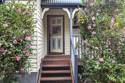 Allegra Cottage Of Leura - Geraldton Accommodation 9