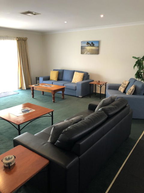 Beaches Serviced Apartments - Geraldton Accommodation 7