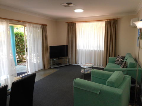 Beaches Serviced Apartments - Geraldton Accommodation 27