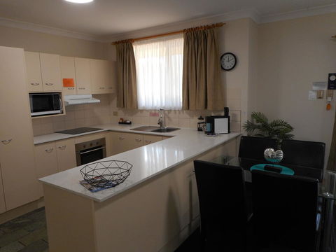 Beaches Serviced Apartments - Geraldton Accommodation 26