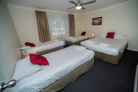 Beaches Serviced Apartments - Geraldton Accommodation 0
