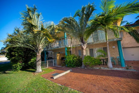 Beaches Serviced Apartments - Geraldton Accommodation 1