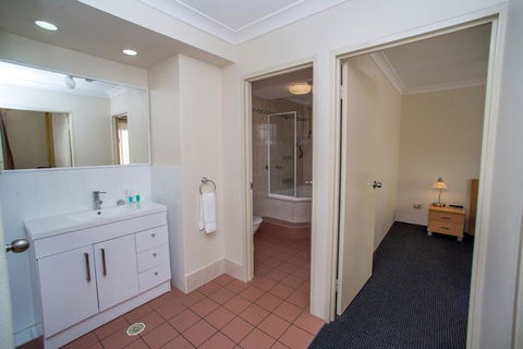 Beaches Serviced Apartments - Geraldton Accommodation 18