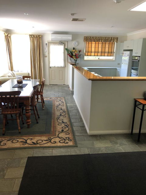 Beaches Serviced Apartments - Geraldton Accommodation 5