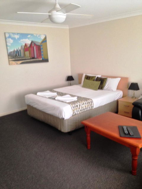 Beaches Serviced Apartments - Geraldton Accommodation 36