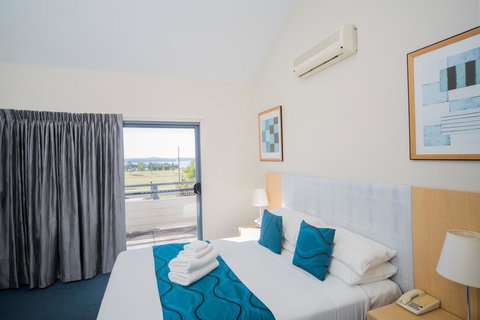 Corrigans Cove - Geraldton Accommodation 4