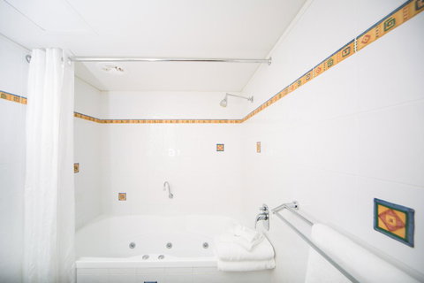 Corrigans Cove - Geraldton Accommodation 9