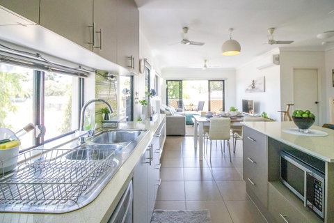 ZEN QUEST - The NOMADS PAD Near Nightcliff Markets & Sunset Foreshore - Geraldton Accommodation 25