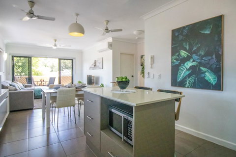 ZEN QUEST - The NOMADS PAD Near Nightcliff Markets & Sunset Foreshore - Geraldton Accommodation 24