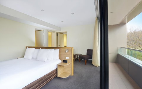 Crowne Plaza Canberra, An IHG Hotel - Geraldton Accommodation 13