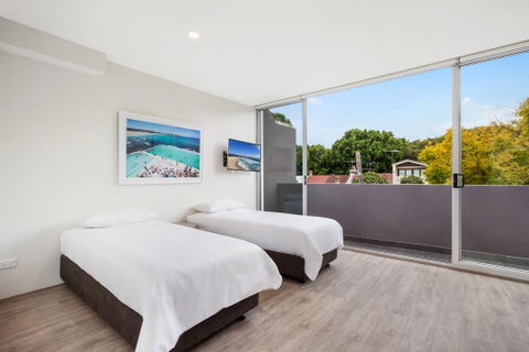 Bondi Beach Studio King Suite + Balcony - Geraldton Accommodation 1
