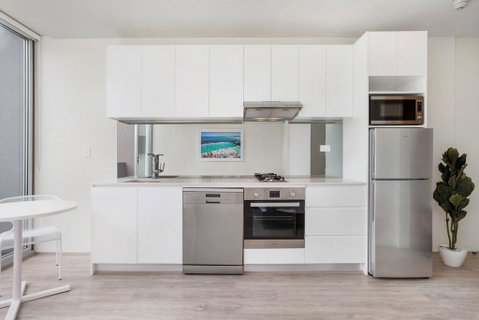 Bondi Beach Studio King Suite + Balcony - Geraldton Accommodation 3