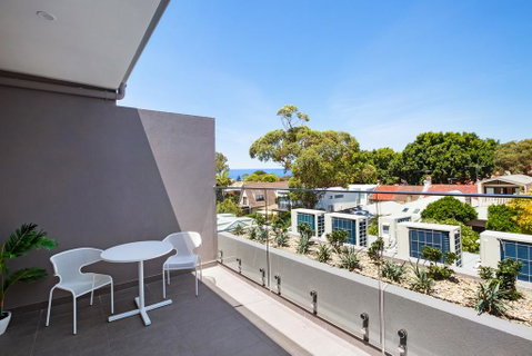 Bondi Beach Studio Penthouse Suite + Balcony - Geraldton Accommodation 2