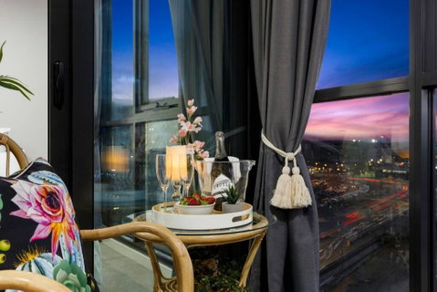 Braddon Penthouse, Top Location, Netflix, WiFi, Views - Geraldton Accommodation 0