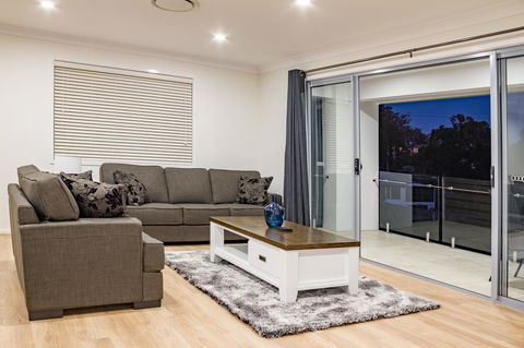 Brand New Executive Living - Geraldton Accommodation 3