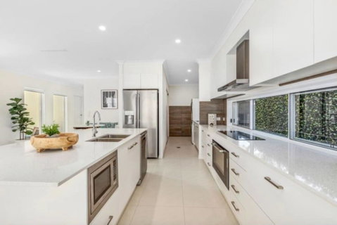 Brand New PRIZE HOME 50m Path To Beach - Geraldton Accommodation 1