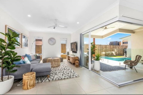 Brand New PRIZE HOME 50m Path To Beach - Geraldton Accommodation 0