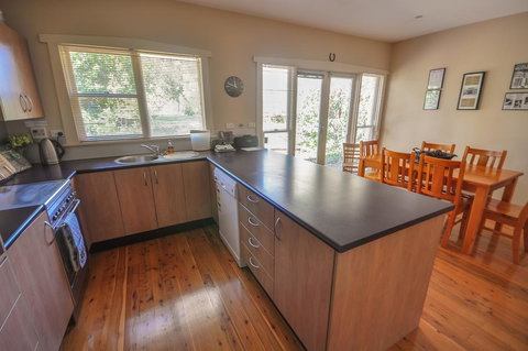 Brigalow Cottage - Geraldton Accommodation 2