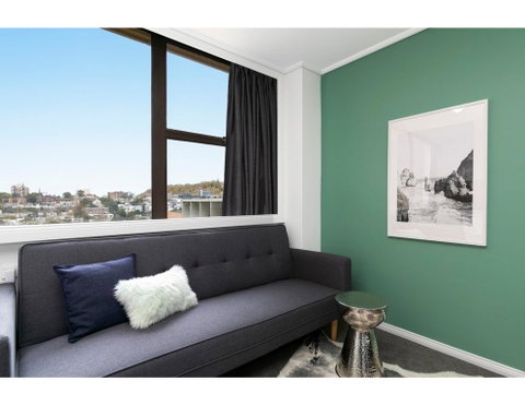 Bright, Modern Studio Steps From The Action - Geraldton Accommodation 1