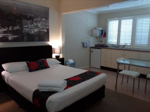 Brisbane Street Studios - Geraldton Accommodation 1