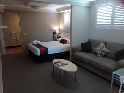 Brisbane Street Studios - Geraldton Accommodation 2