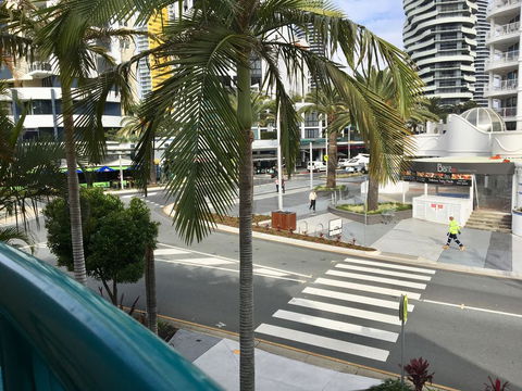 Broadbeach Private Apt With CHA - Geraldton Accommodation 0