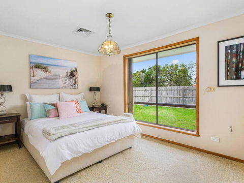 CAPEL Family Home, Large Yard, Close To Beach - Geraldton Accommodation 2