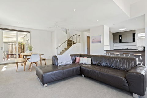 CAPEL'S REST - CAPEL SOUND - Geraldton Accommodation 3