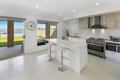 Captains Hideaway - Jetty Berth And Pet Friendly - Geraldton Accommodation 1