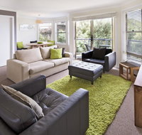 Caribou 3 - Modern  spacious with views over Lake Jindabyne - Geraldton Accommodation