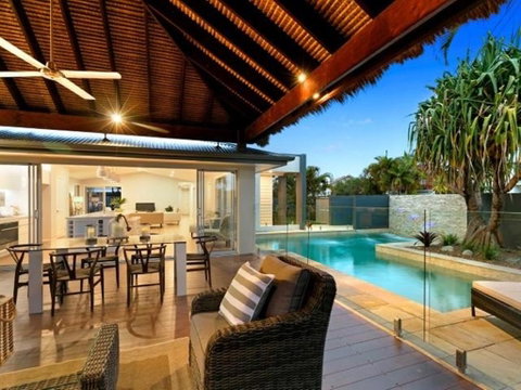 Carrothool 29 - 6 BDRM Canal Home With Pool - Geraldton Accommodation 2