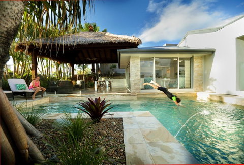 Carrothool 29 - 6 BDRM Canal Home With Pool - Geraldton Accommodation 1