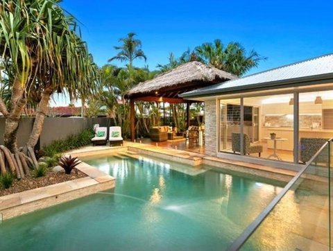 Carrothool 29 - 6 BDRM Canal Home With Pool - Geraldton Accommodation 0
