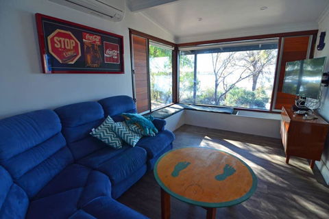 CDC-625 Beach House - Geraldton Accommodation 2