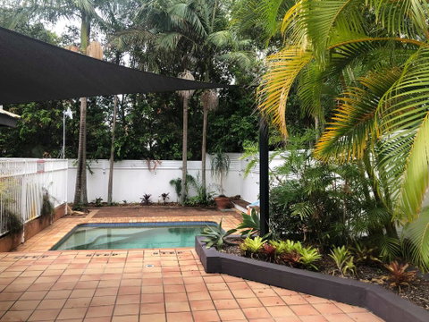 CENTRAL APARTMENT WITH POOL-WALK TO EVERYTHING - Geraldton Accommodation 1