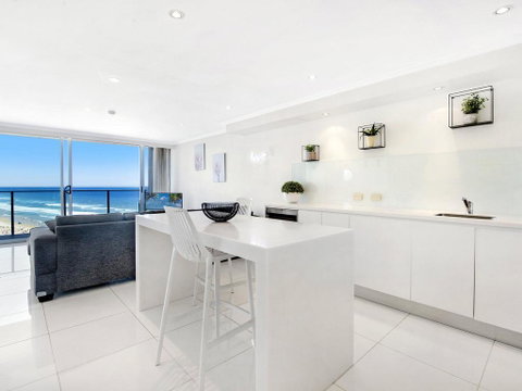 Central Surfers Paradise - Absolute Beachfront - Geraldton Accommodation 3