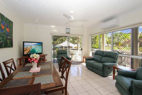 Champagne Apartment 1 - Geraldton Accommodation 2