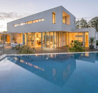 Cinque - Luxury Family Home with Pool Close to Beach and Town - Geraldton Accommodation