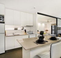 City Getaway Modern Bowen Hills 1 Bedroom with Free WIFI and Parking - Geraldton Accommodation