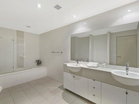 Coast Luxury Apartment Penthouse 23 - Geraldton Accommodation 2