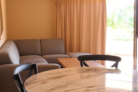 Colonial Court Beachfront Motel & Holiday Stay - Geraldton Accommodation 2