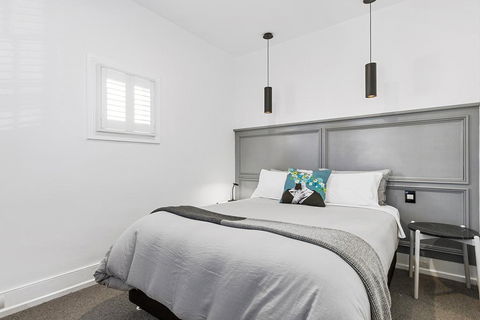 Colonial Hampdens - Geraldton Accommodation 0