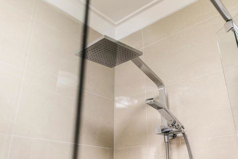 Cool Quiet Modern Secure Walking Distance To Perth And Landmarks - Geraldton Accommodation 2