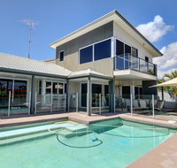 Coorumbong 36 - 6 BDRM Canal Home With Pool - Geraldton Accommodation