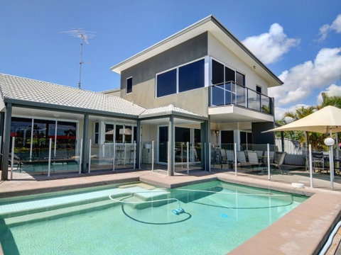 Coorumbong 36 - 6 BDRM Canal Home With Pool - Geraldton Accommodation 0