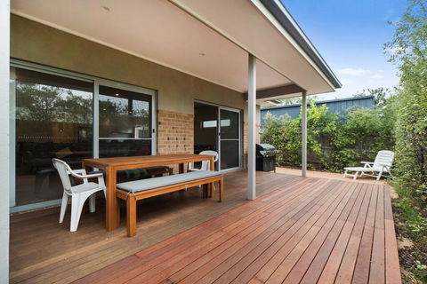 Cootamundra - Geraldton Accommodation 1