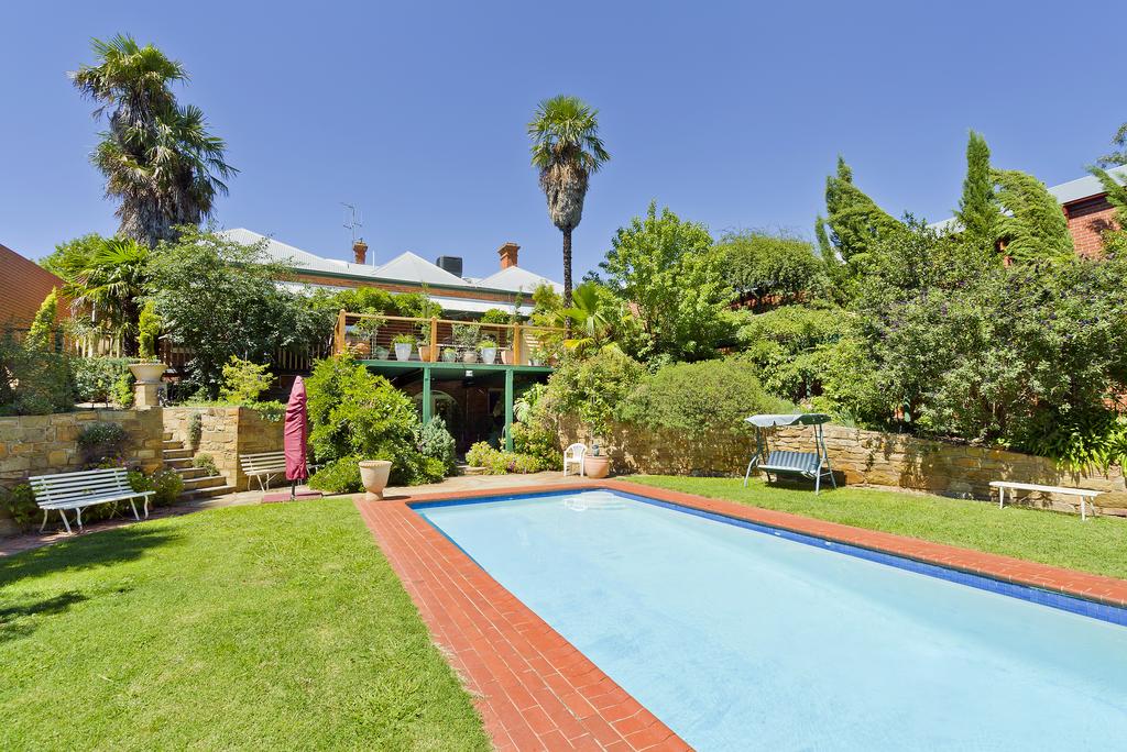 Amphitheatre VIC Geraldton Accommodation