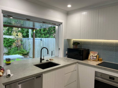 Cosy Backyard Apartment Close To Miami Beach - Geraldton Accommodation 1