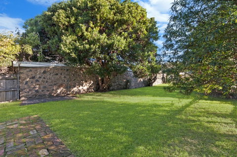 Cottage On James Circa:1855 - Modern Historic - Geraldton Accommodation 3